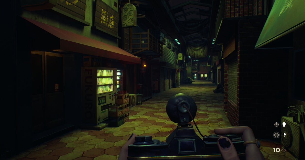 Get spirited away to a weird, scary version of a Japanese town and take pictures of the oddities you find in SOMBRAS: negative frames