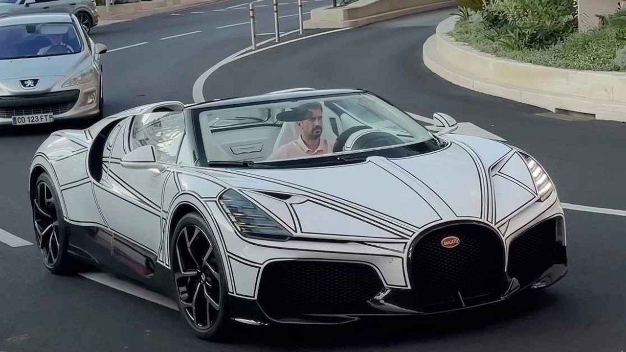 Bugatti Mistral Blanc Eternel with real porcelain spotted in Monaco