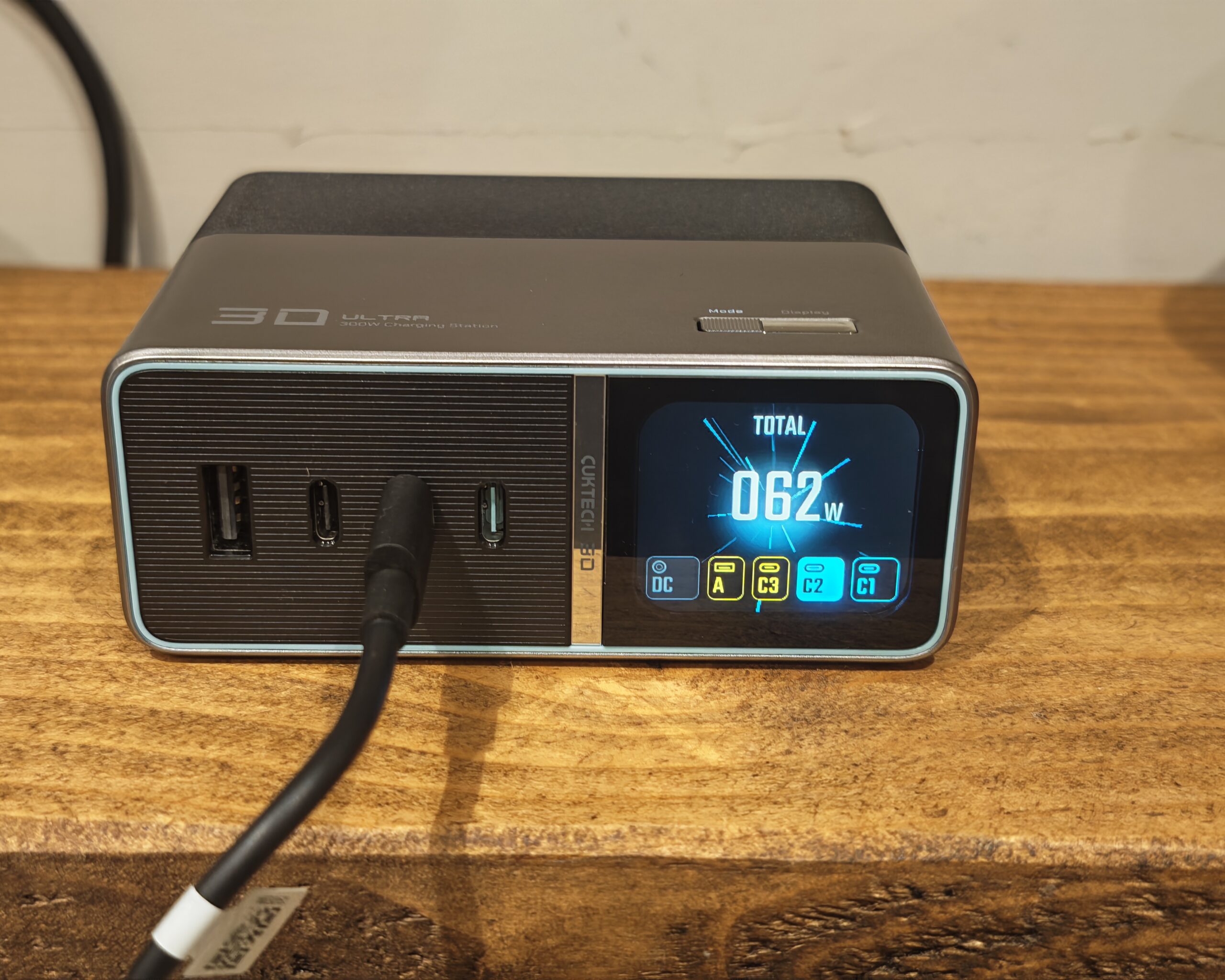 CUKTECH 30 Ultra Review - 300W 5-Port GaN Multi-Charging Station with DC Power Output