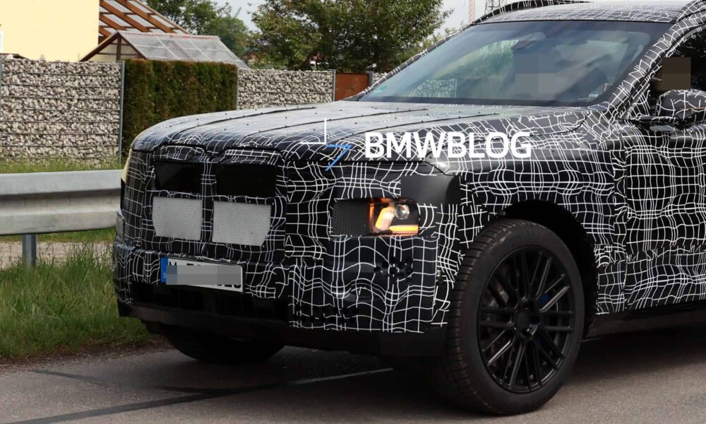 2027 BMW X7 G67 01