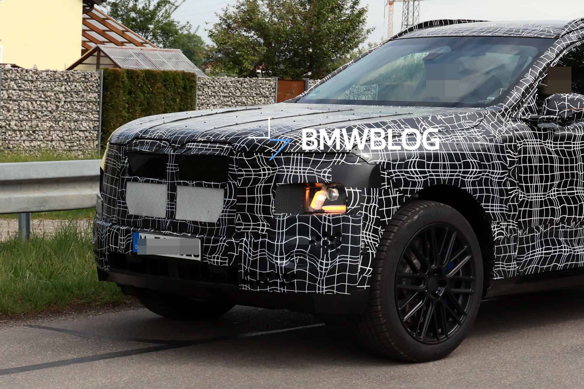 2027 BMW X7 G67 01