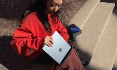 Apple MacBook Air lifestyle on the go 250305