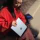 Apple MacBook Air lifestyle on the go 250305