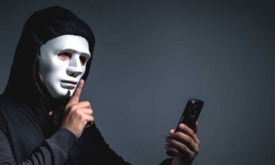 Telefonbetrüger mit Maske