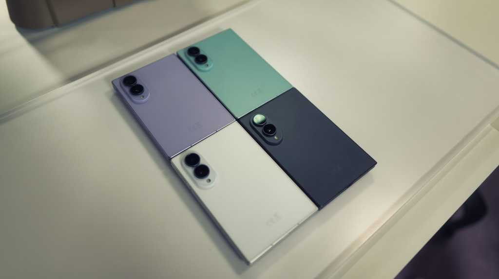 Samsung Galaxy Z Fold 8 10