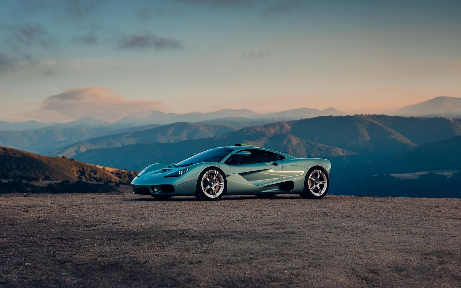 Gordon Murray S1 is a V12 manual supercar suited for long-distance travel