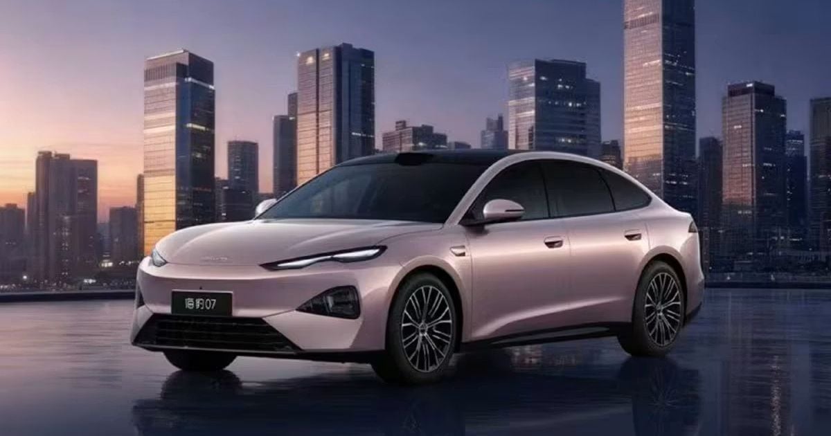 Bigger new second-generation BYD Seal 07 sedan revealed in China