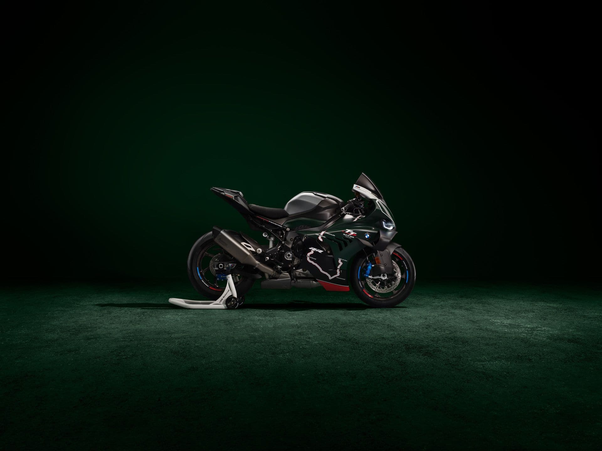 BMW M 1000 RR LIMITED EDITION ISLE OF MAN TT 02