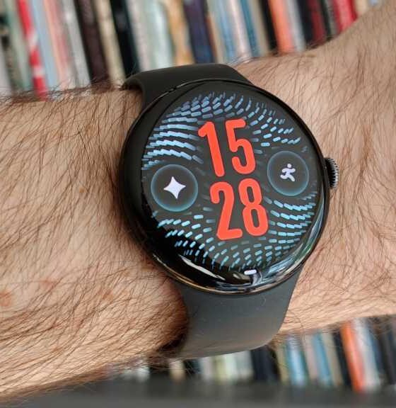 Pixel Watch 5 showing new weave watch face