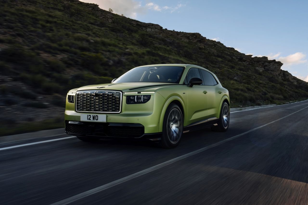 876 hp Bentley Torcal electric SUV makes a fake V8 sound