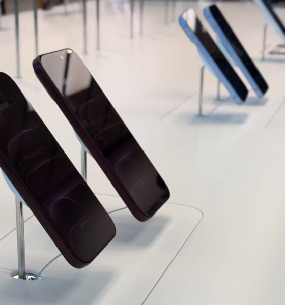 iPhone 18 Pro on display at an Apple Store.