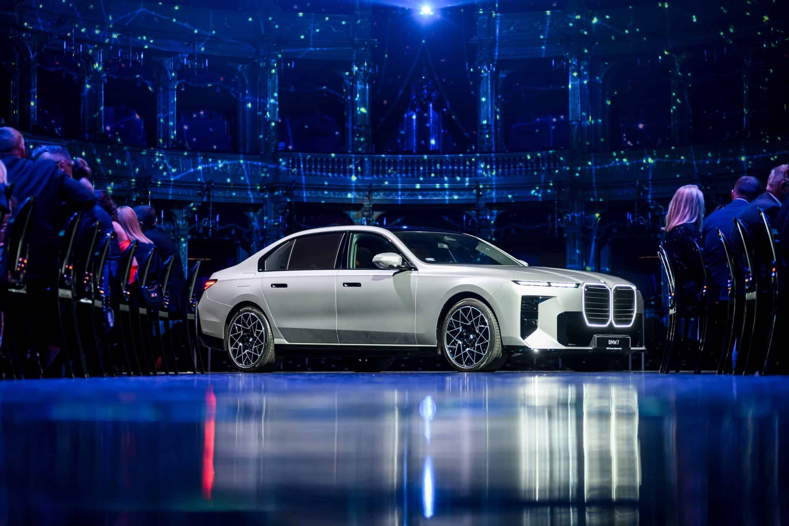2027 BMW 7 SERIES AT THE HUNGARIAN STATE OPERA HOUSE 2