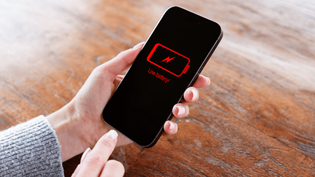 Niedriger Smartphone Akku Batterie Warnung